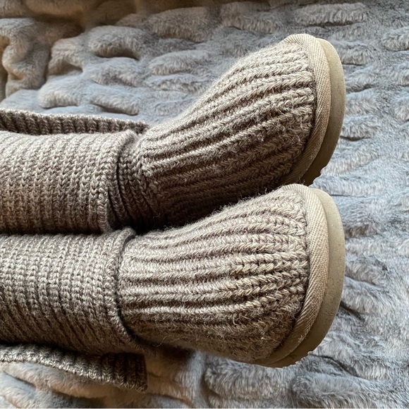 Ugg Classic Cardy Knit Sweater Boots Grey - Picture 5 of 14